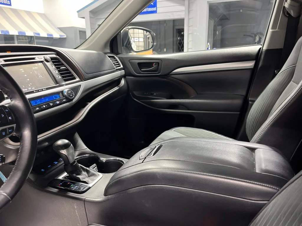 Used 2018 Blizzard Pearl Toyota LE Plus image 15