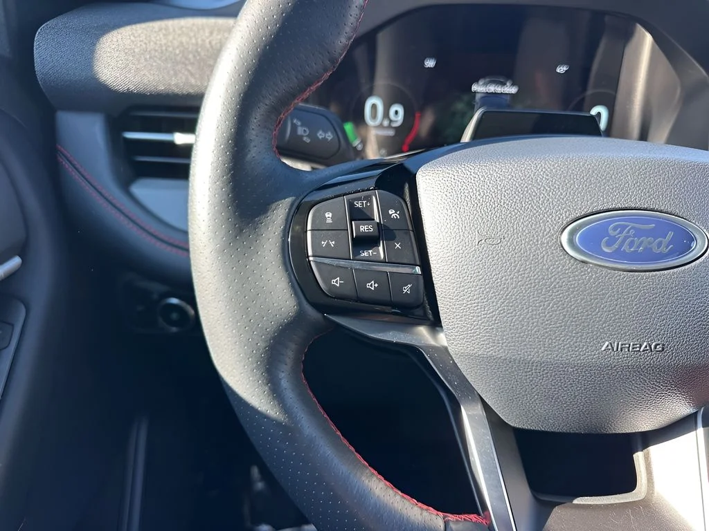 Used 2025 Gray Ford ST-Line image 15