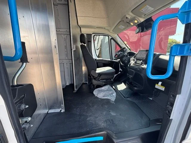 New 2025 Bright White Clear-Coat Exterior Paint RAM STEP VAN SHR image 7