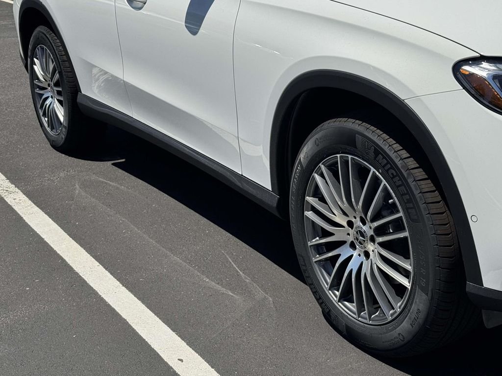New 2026 Polar White Mercedes-Benz GLC 300 image 12
