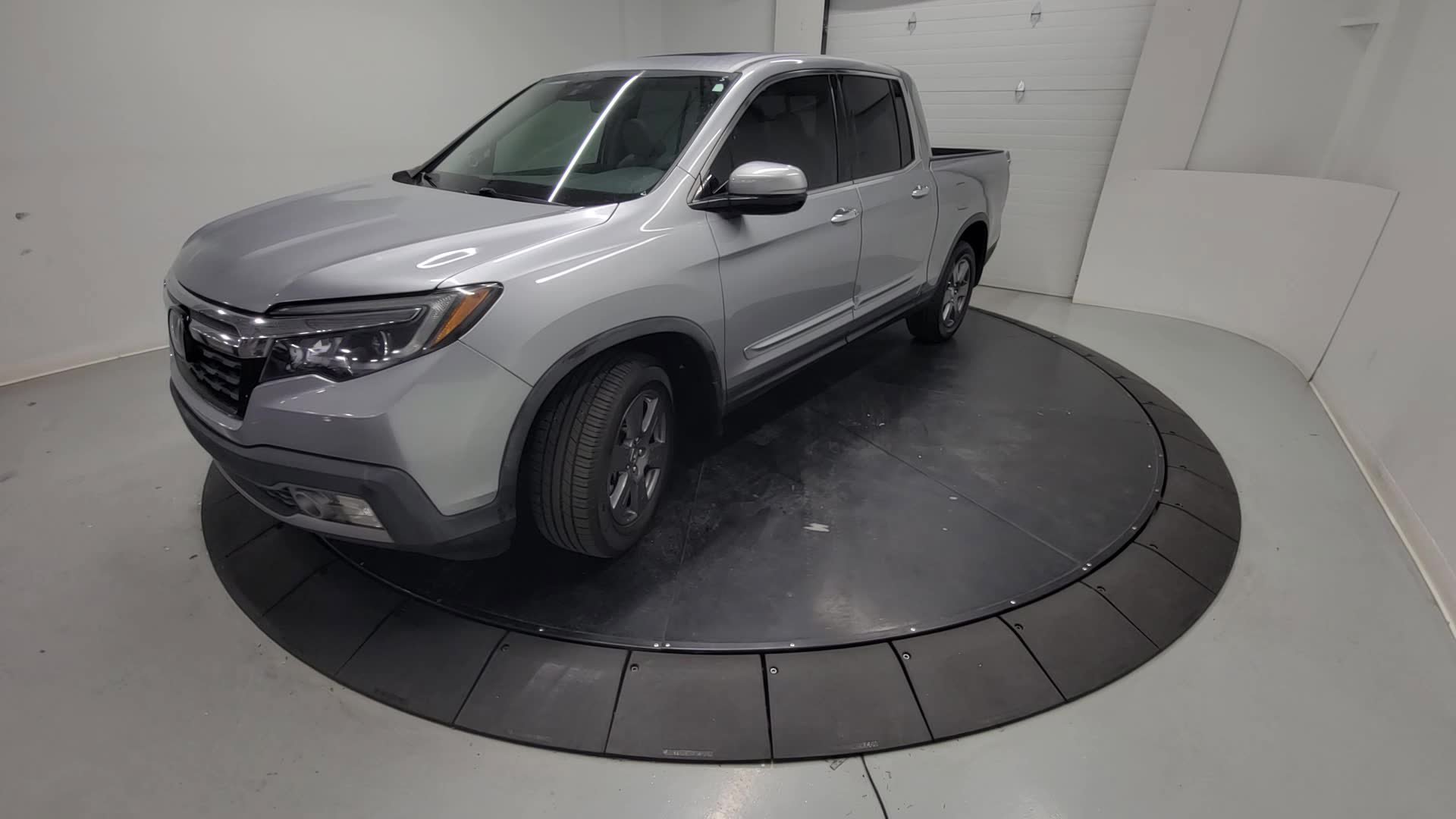 Used 2020 Lunar Silver Metallic Honda RTL-E image 3