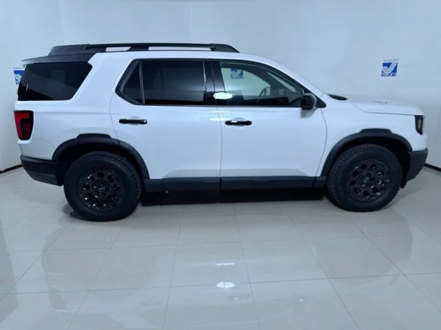 New 2026 PLATINUM WHITE Honda TrailSport Elite Blackout image 6