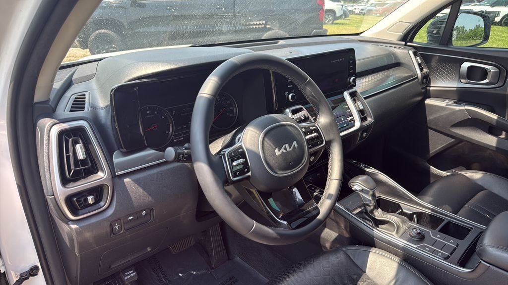 Used 2022 White Kia S image 31