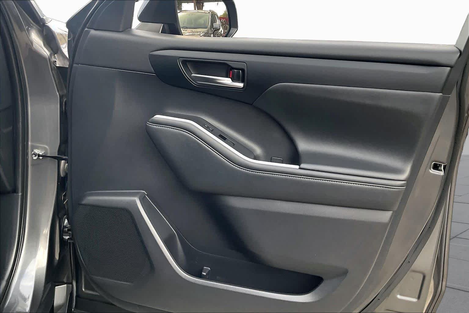 Used 2021 Magnetic Gray Metallic Toyota Hybrid XLE image 23