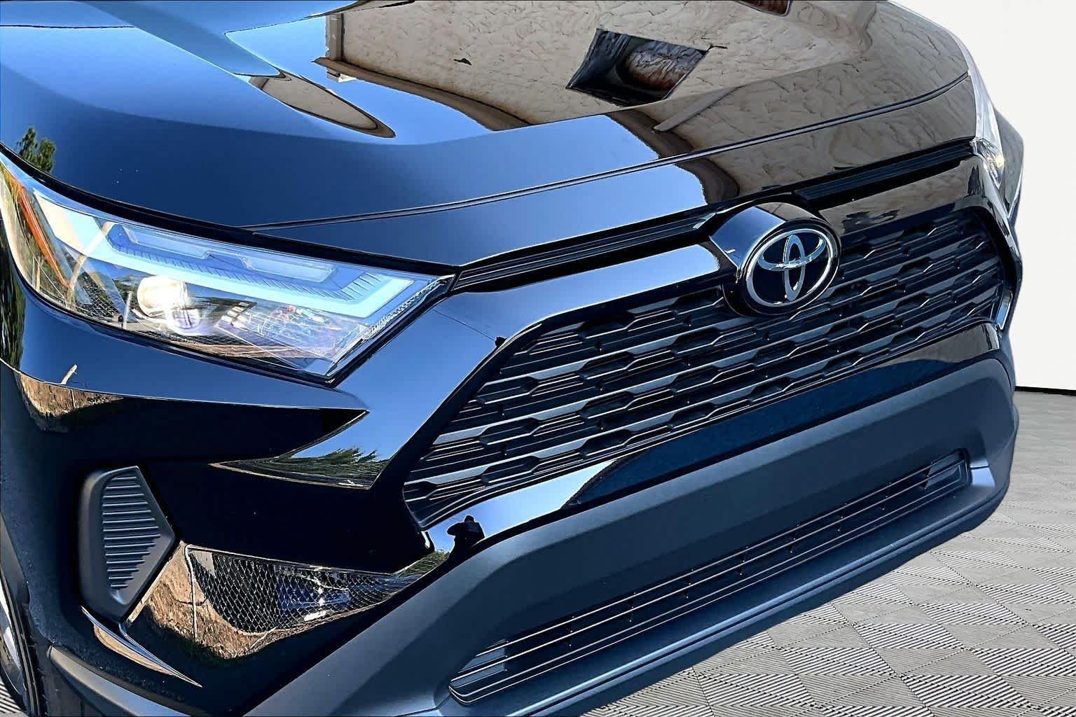 Used 2025 Midnight Black Metallic Toyota XLE image 30