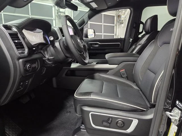 New 2026 Diamond Black Crystal Pearl-Coat Exterior Paint RAM Laramie image 4