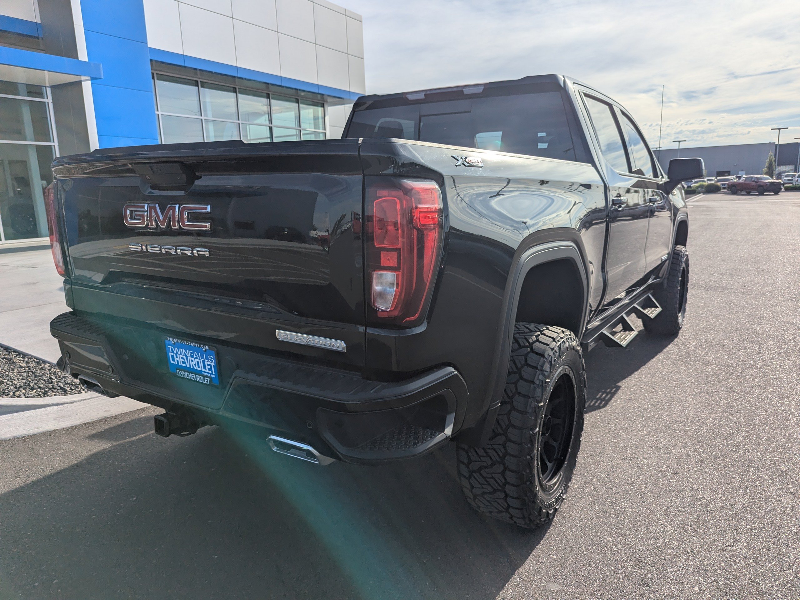 Used 2020 ONYX BLACK GMC Elevation image 33