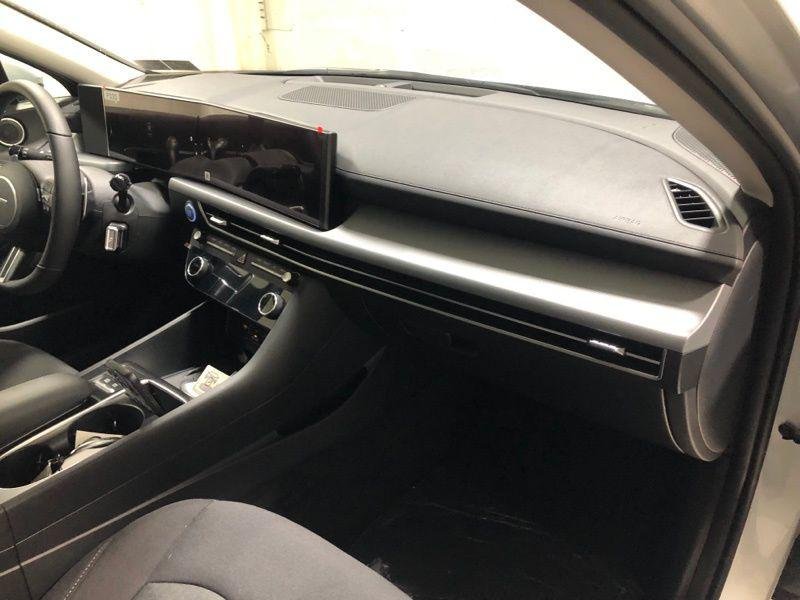 2026 Hyundai Sonata SEL - Photo 13