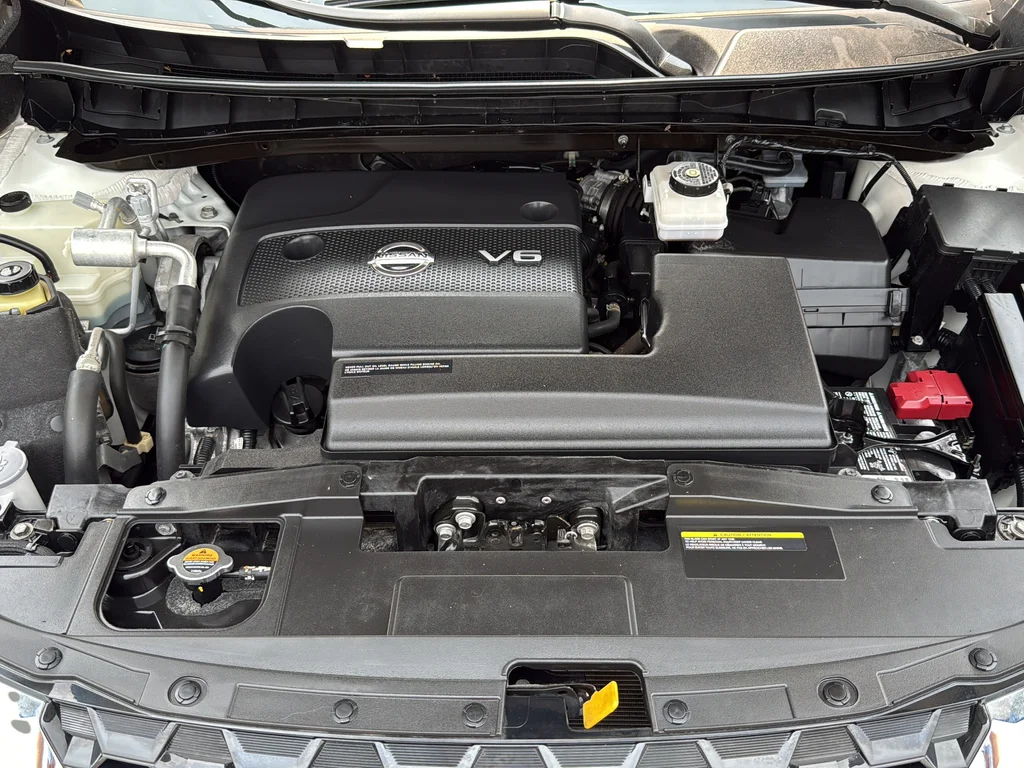 Used 2021 White Nissan SL image 31