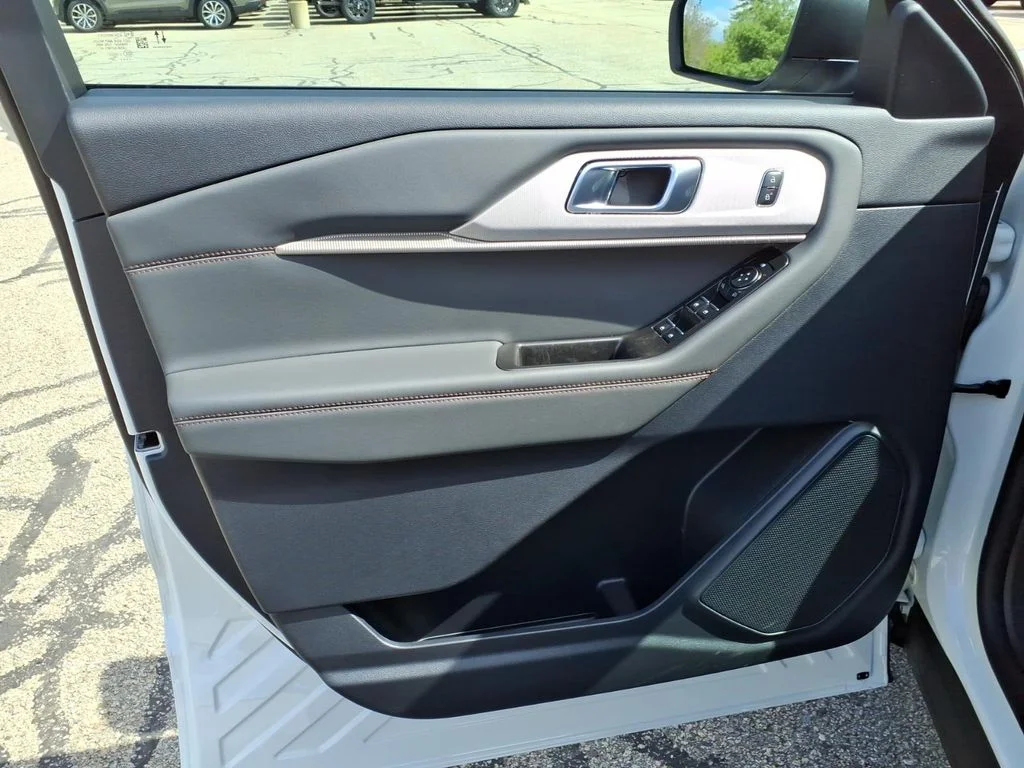 New 2026 Star White Metallic Tri-Coat Ford Active image 16