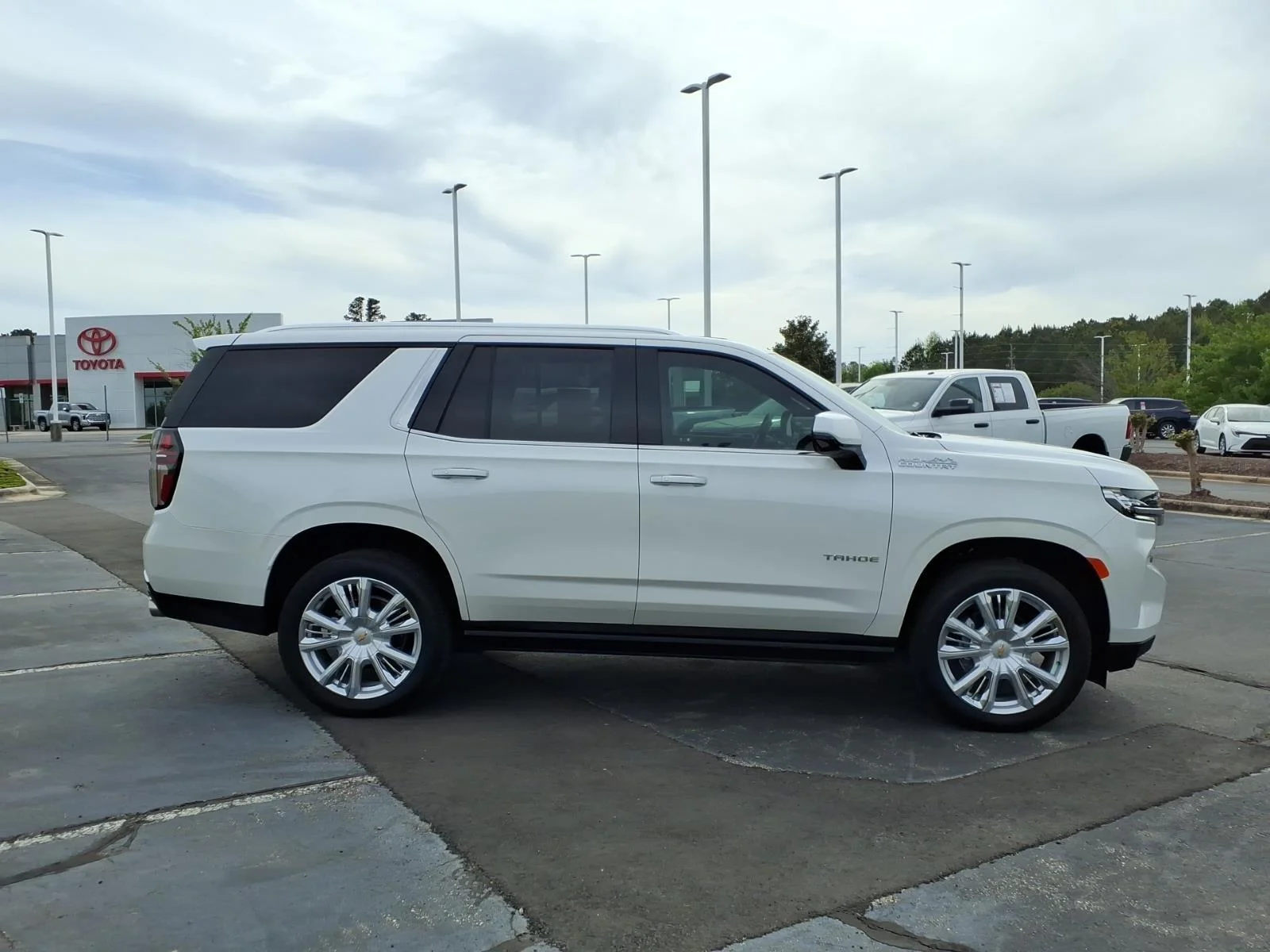 Used 2024 Iridescent Pearl Tricoat Chevrolet High Country image 12