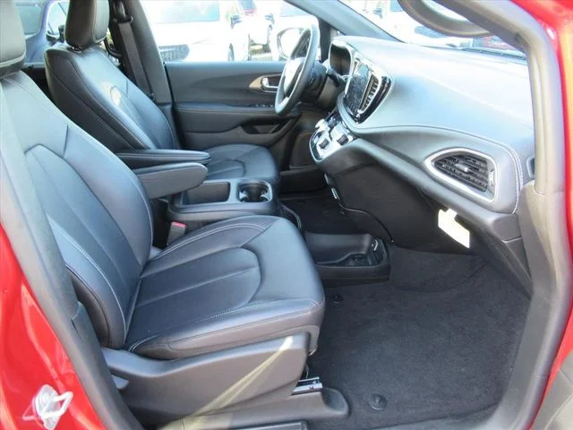 2026 Chrysler Pacifica Select - Photo 10