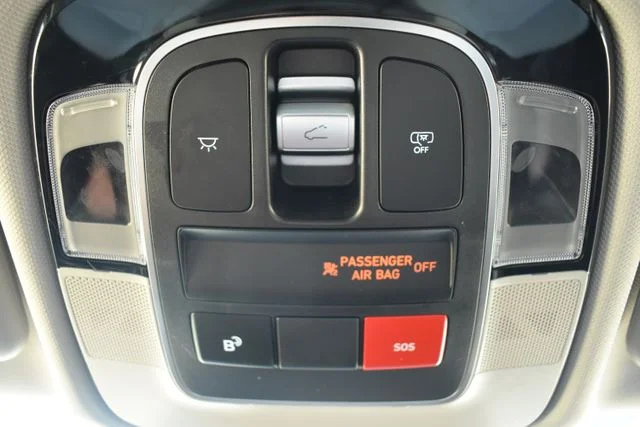 Used 2025 Gray Hyundai SEL Convenience image 34