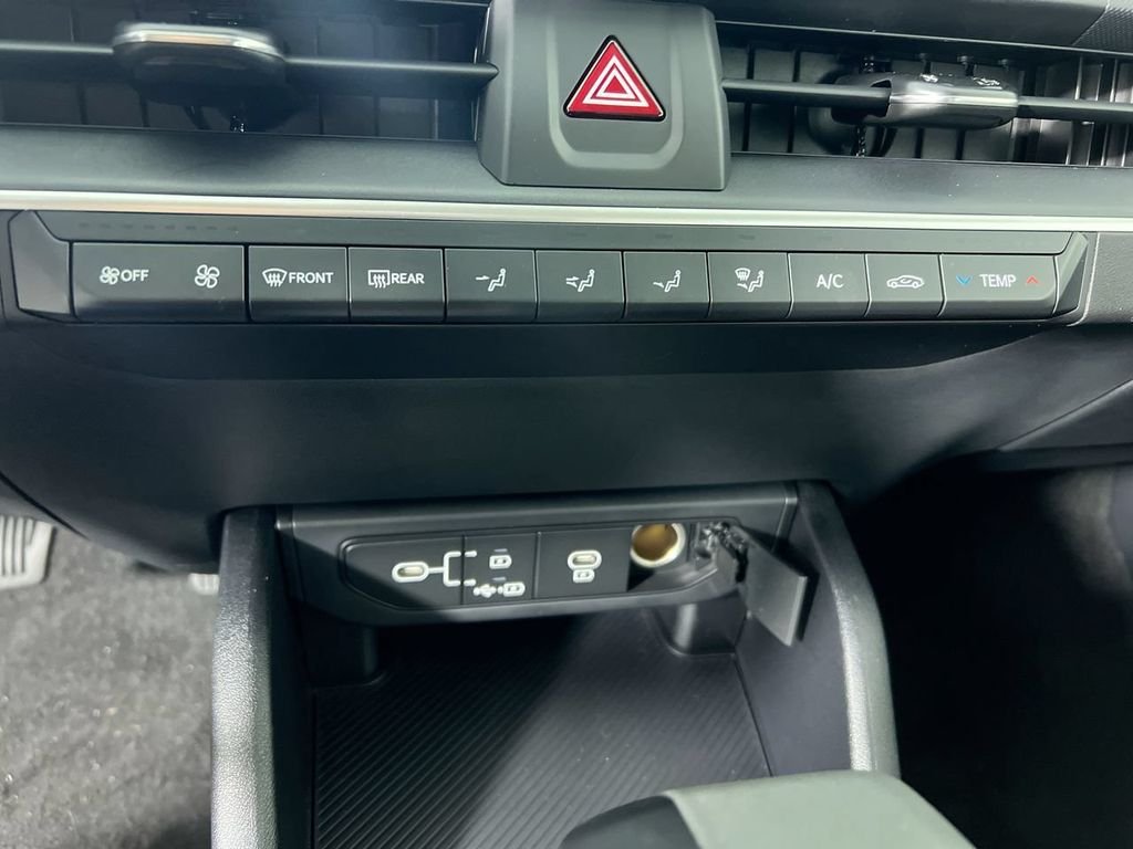 New 2026 Snow White Pearl Kia LXS image 24