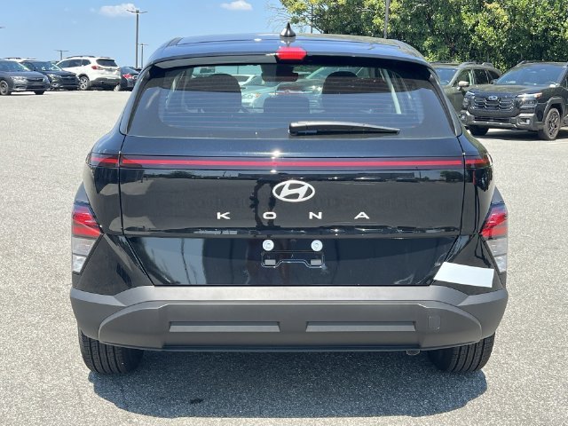 Used 2027 Black Hyundai SE image 12