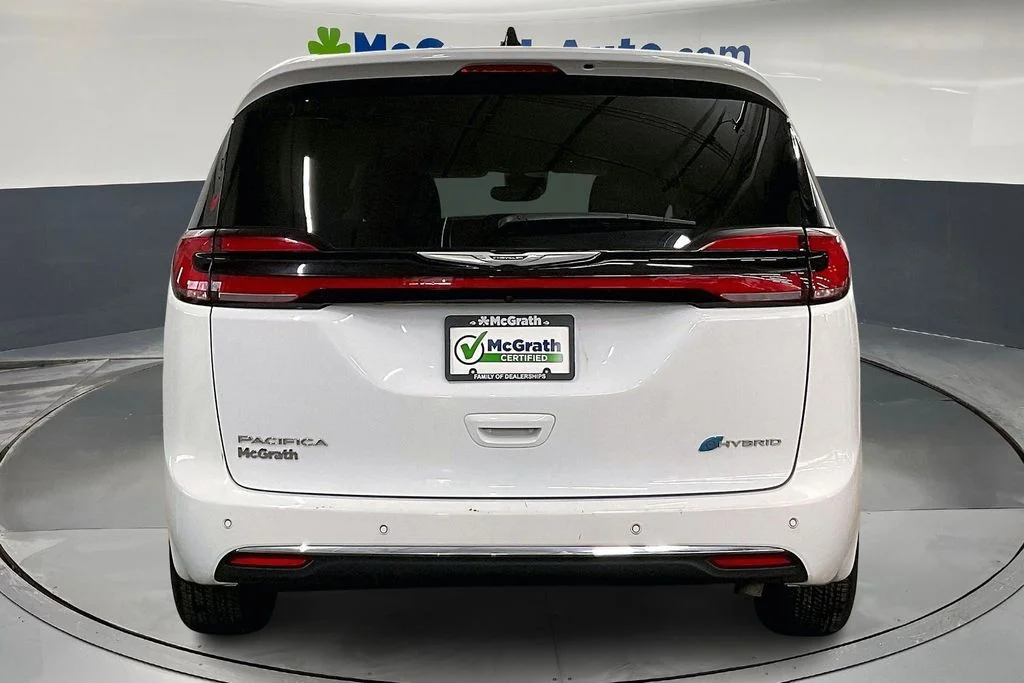 Used 2024 White Chrysler Select image 7