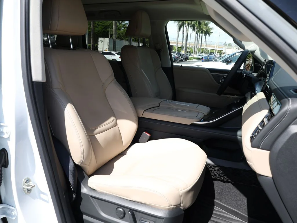 Used 2026 White INFINITI PURE image 24