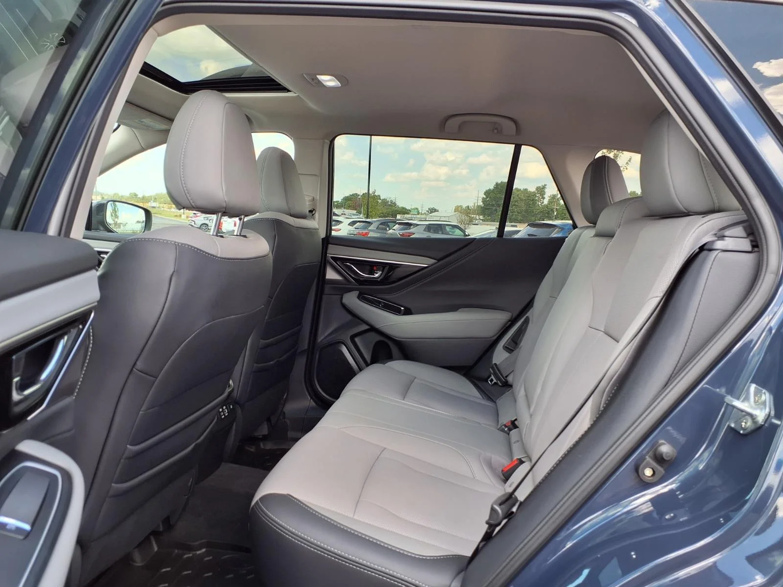 Used 2023 Cosmic Blue Pearl Subaru Limited image 29