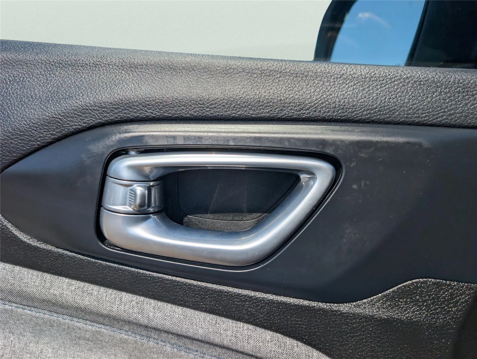 Used 2023 Billet Silver Metallic Clearcoat Jeep Sport image 29