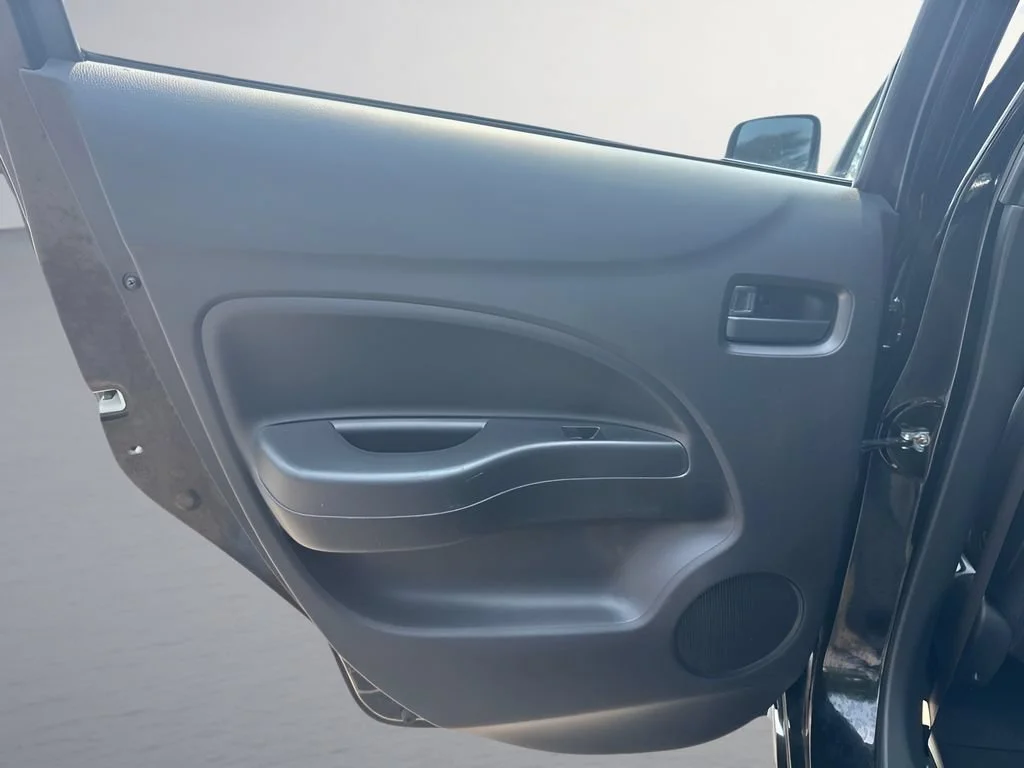 Used 2024  Mitsubishi ES image 23