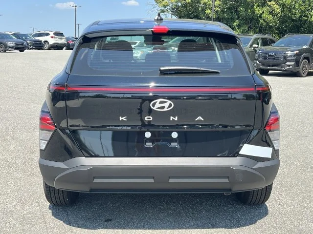 Used 2027 Black Hyundai SE image 12
