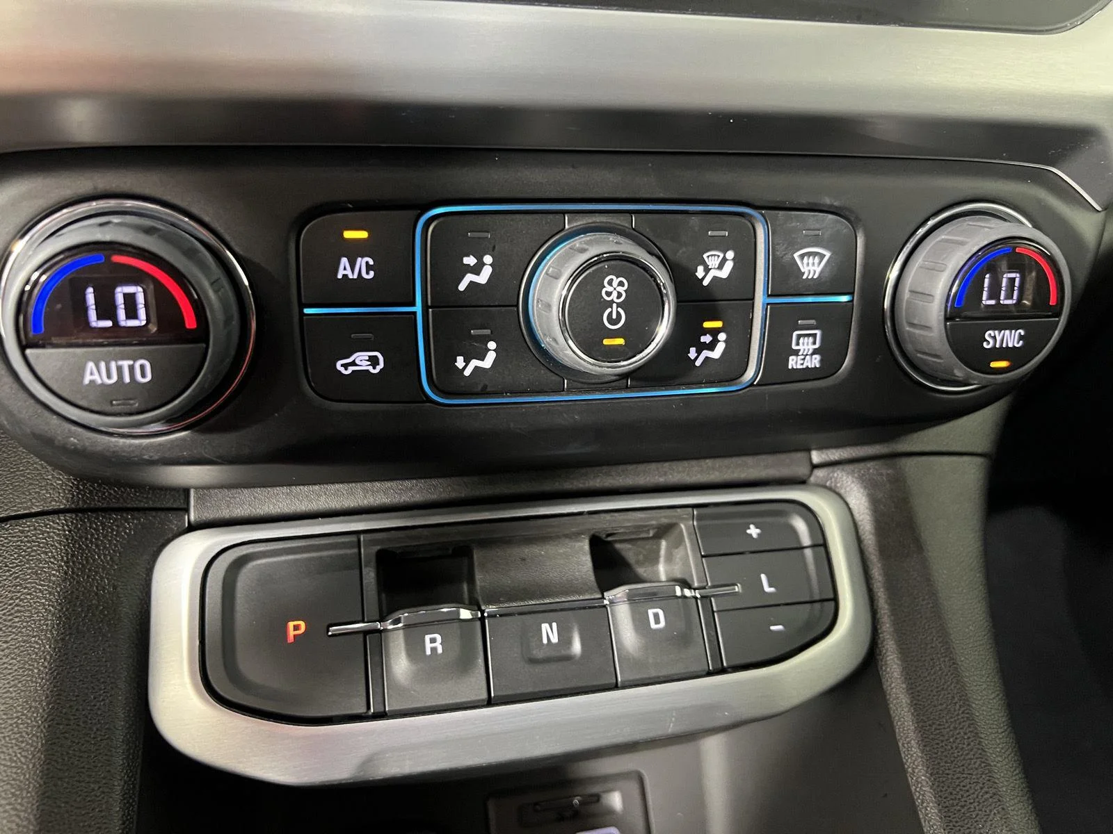 Used 2023 STERLING METALLIC GMC SLT image 32