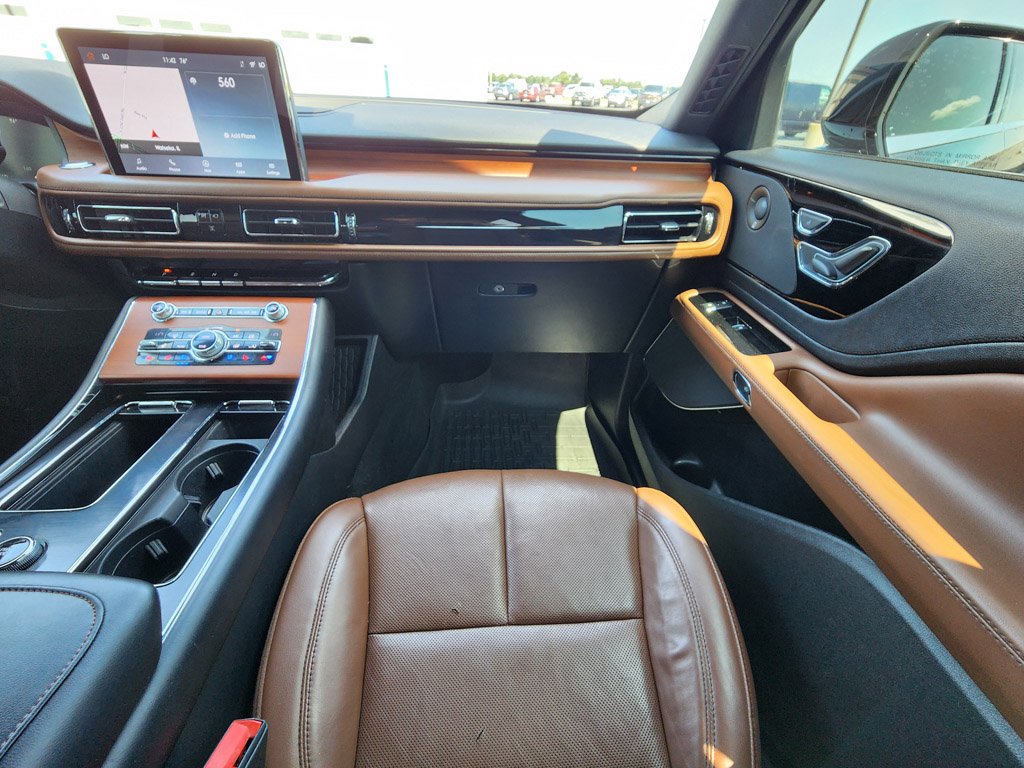 Used 2020 Infinite Black Metallic Lincoln Reserve image 32
