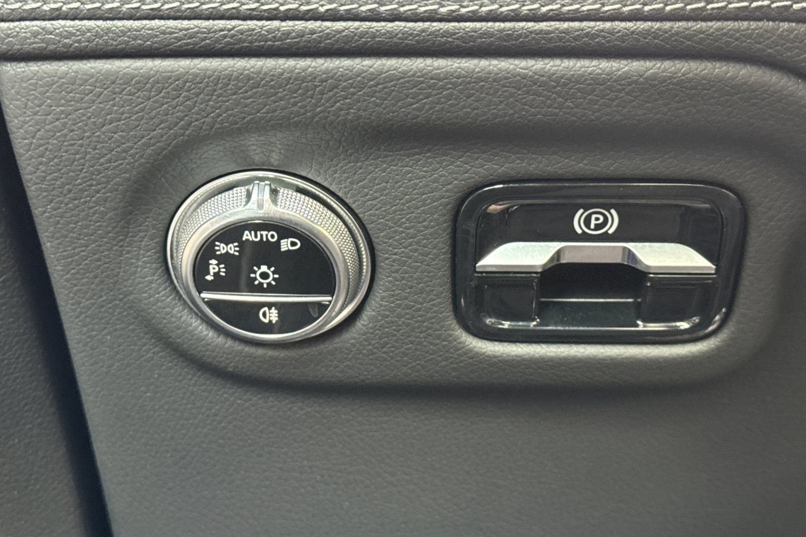 Certified Used 2023 Black Mercedes-Benz 450 image 31