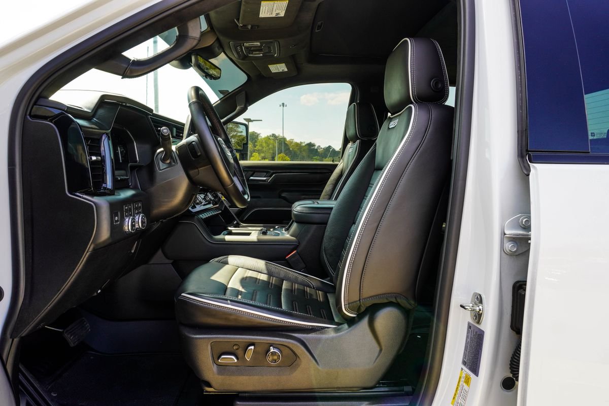 Used 2026 White GMC AT4X image 32