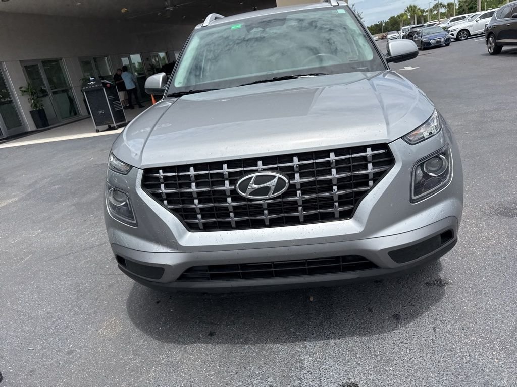 2024 Hyundai Venue SEL IVT's photo
