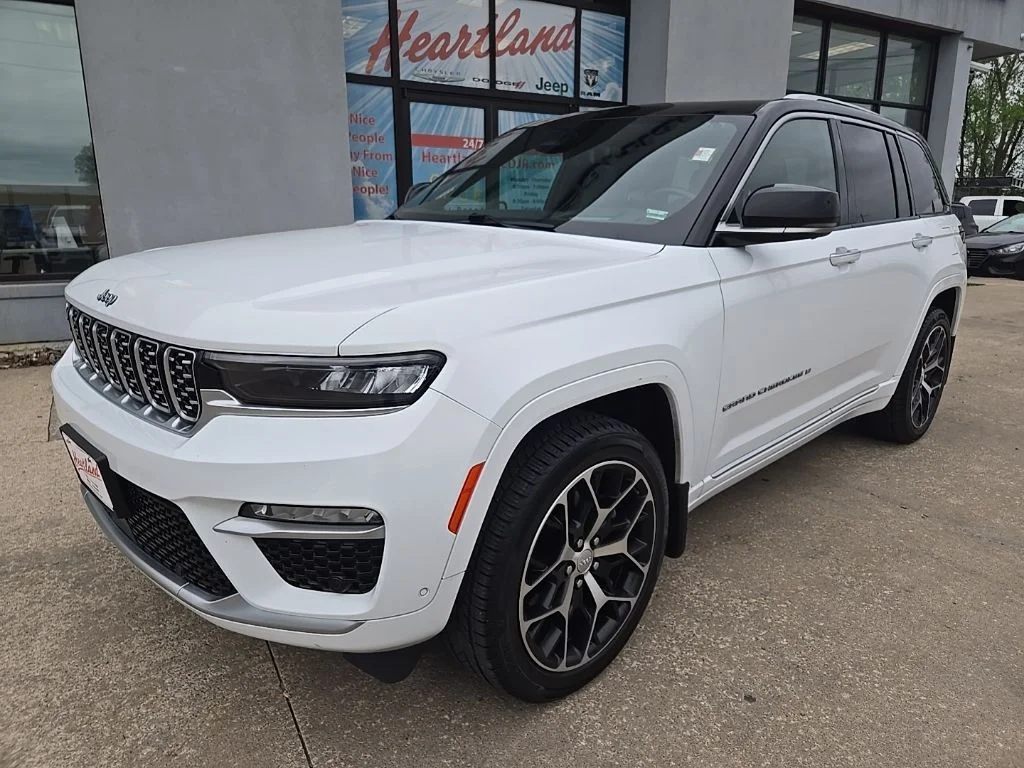 Used 2022 Jeep Grand Cherokee Summit Reserve with VIN 1C4RJHET5N8555816 for sale in Kansas City