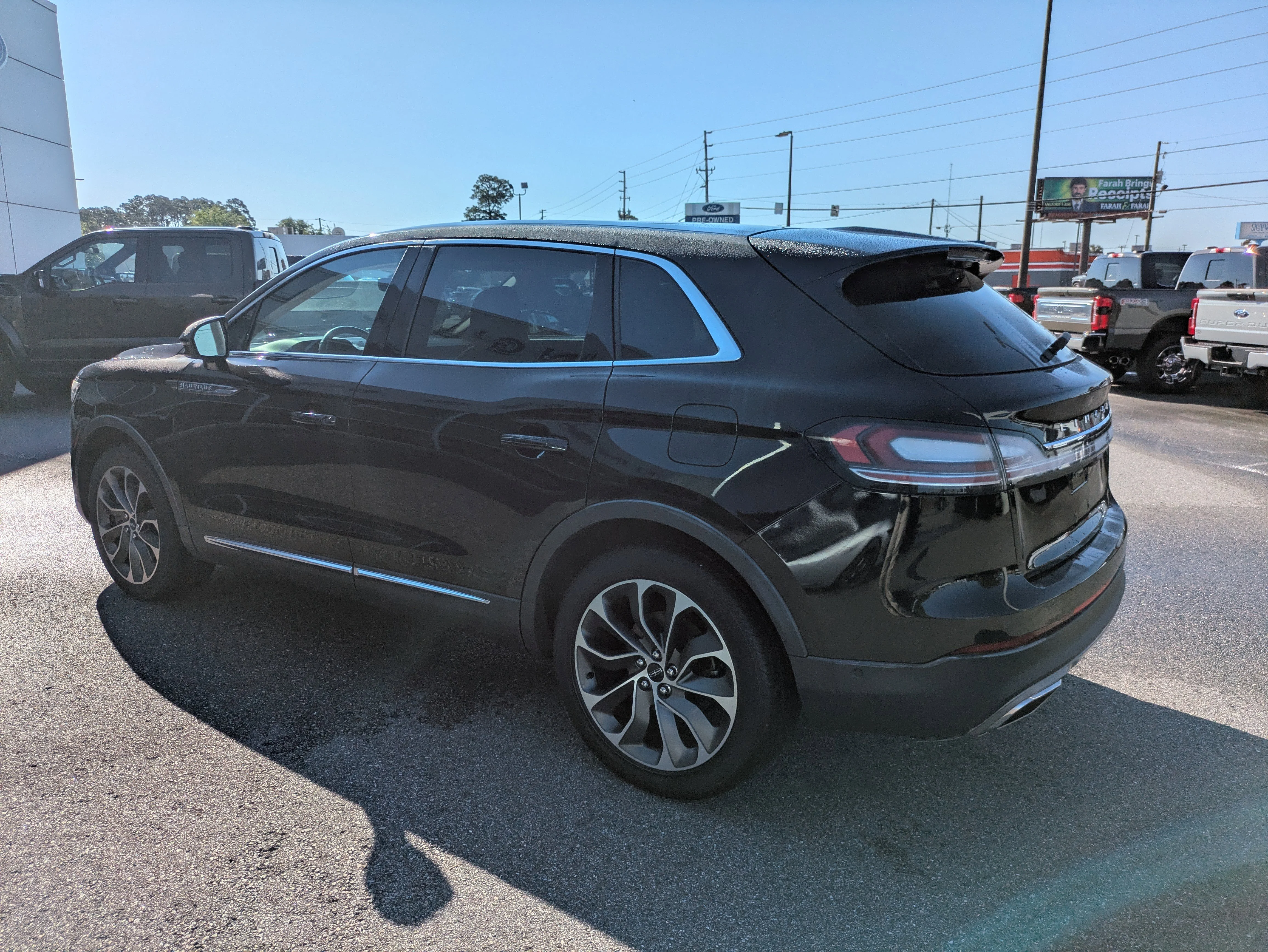Used 2023 Infinite Black Clearcoat Metallic Lincoln Reserve w/Panoramic Moonroof, Htd & Cld Premium Leather, 13.5 Screen, & 360 Camera image 6