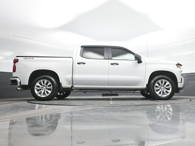 Used 2021 White Chevrolet Custom image 24