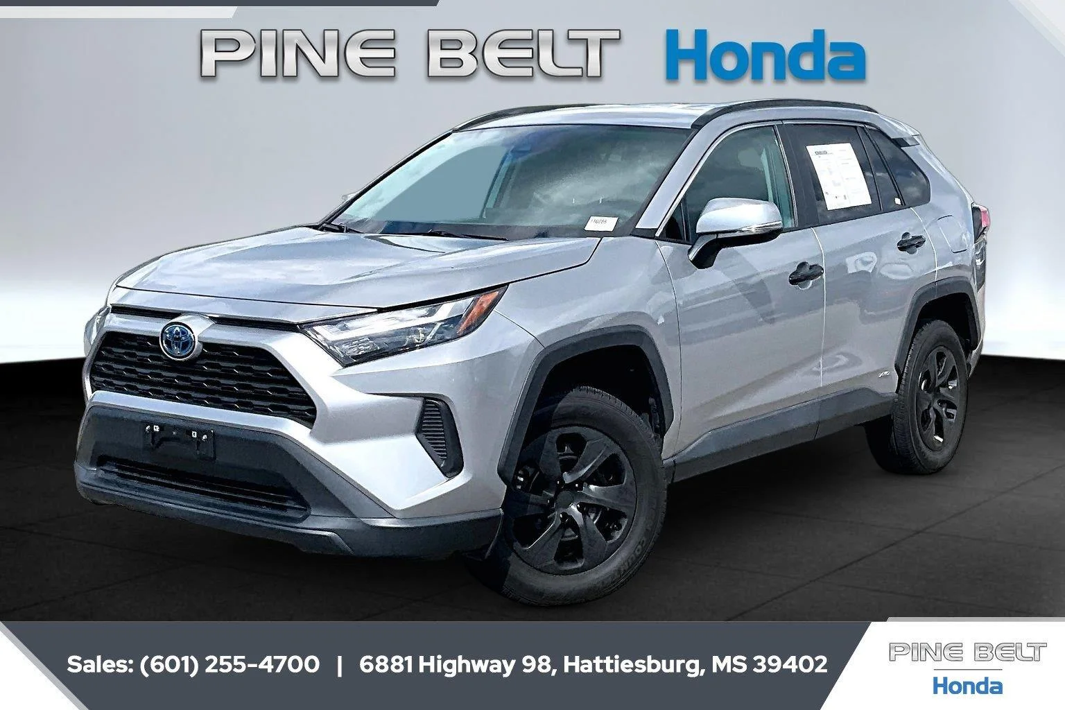 Used 2024 Silver Sky Metallic Toyota XLE image 10