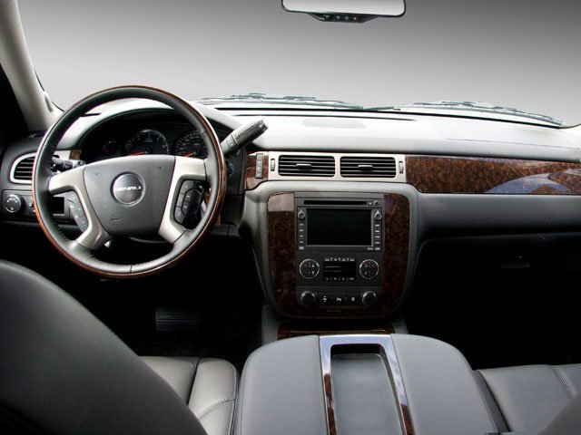 Used 2010 White Diamond Tricoat GMC Denali image 5