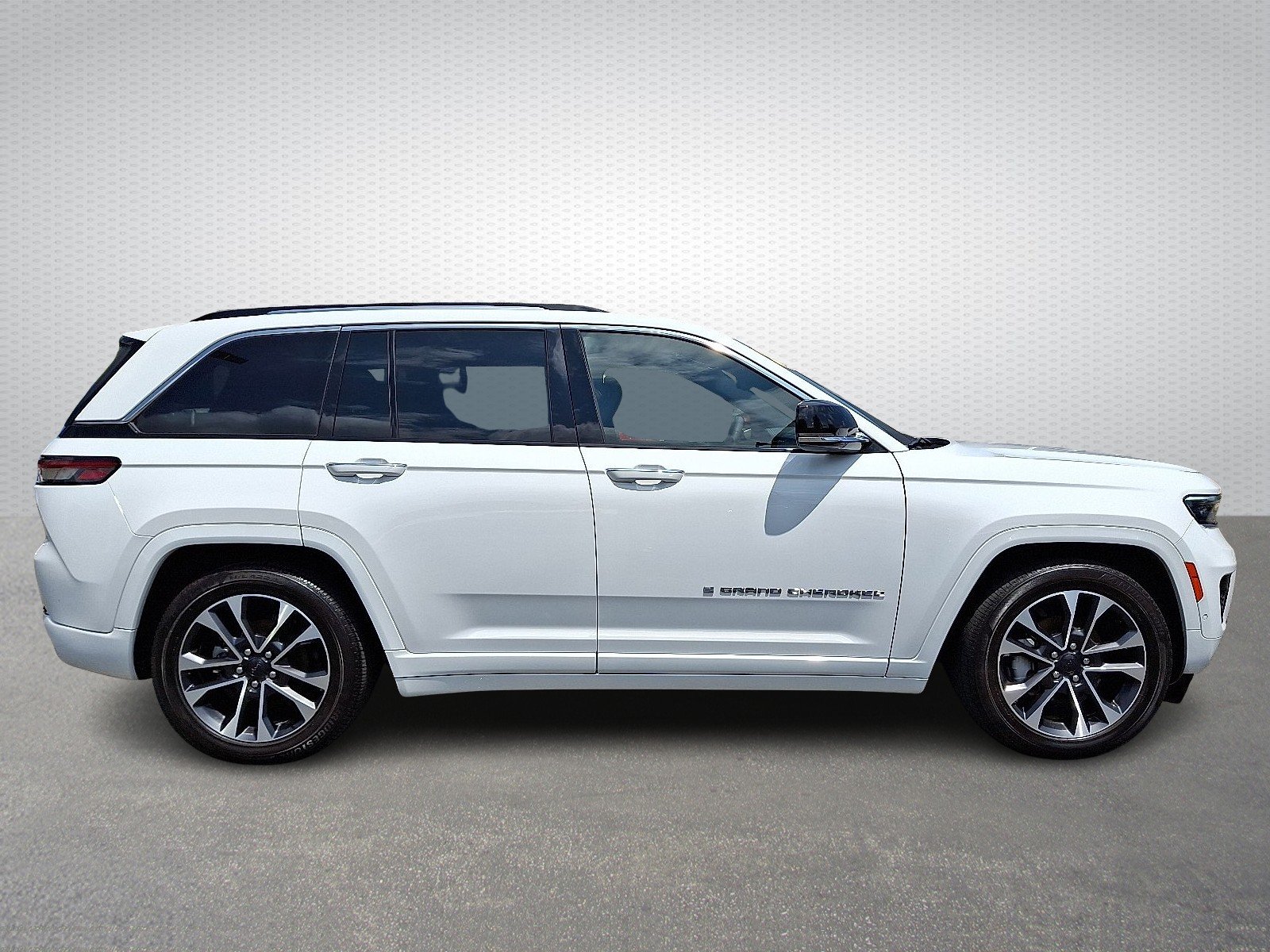 Used 2023 Bright White Clearcoat - PW7 Jeep Overland 4x4 image 7