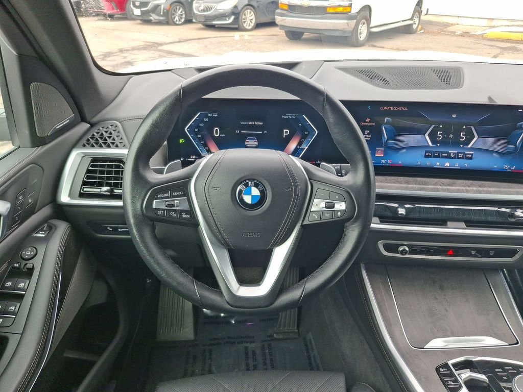 Used 2024 White BMW xDrive40i image 11