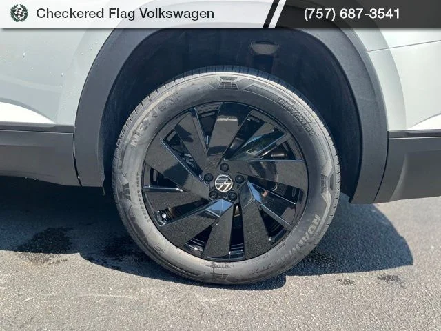 New 2026 White Volkswagen 2.0T SE w/Technology image 7