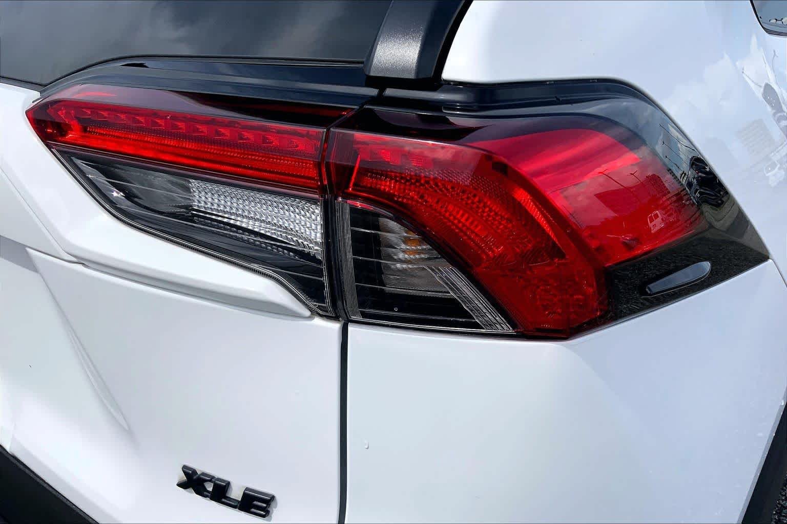Used 2025 Ice Cap Toyota XLE image 30