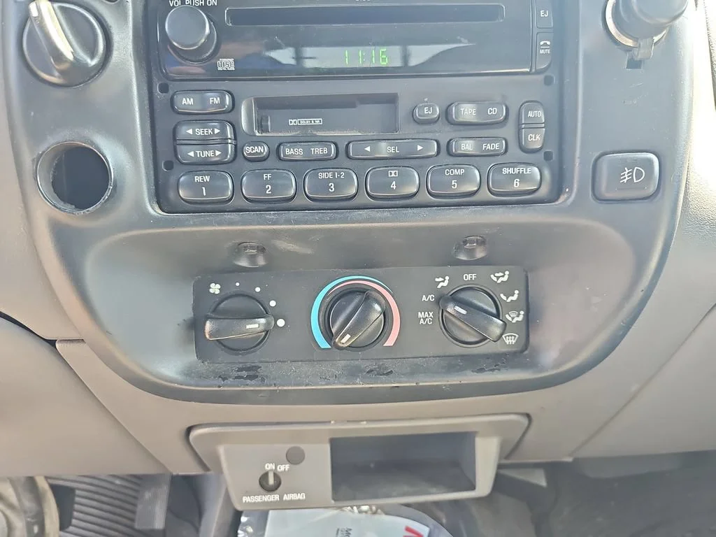 Used 2000 Red Ford XL image 25