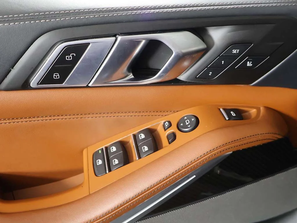 Used 2022 Black BMW M50i image 38