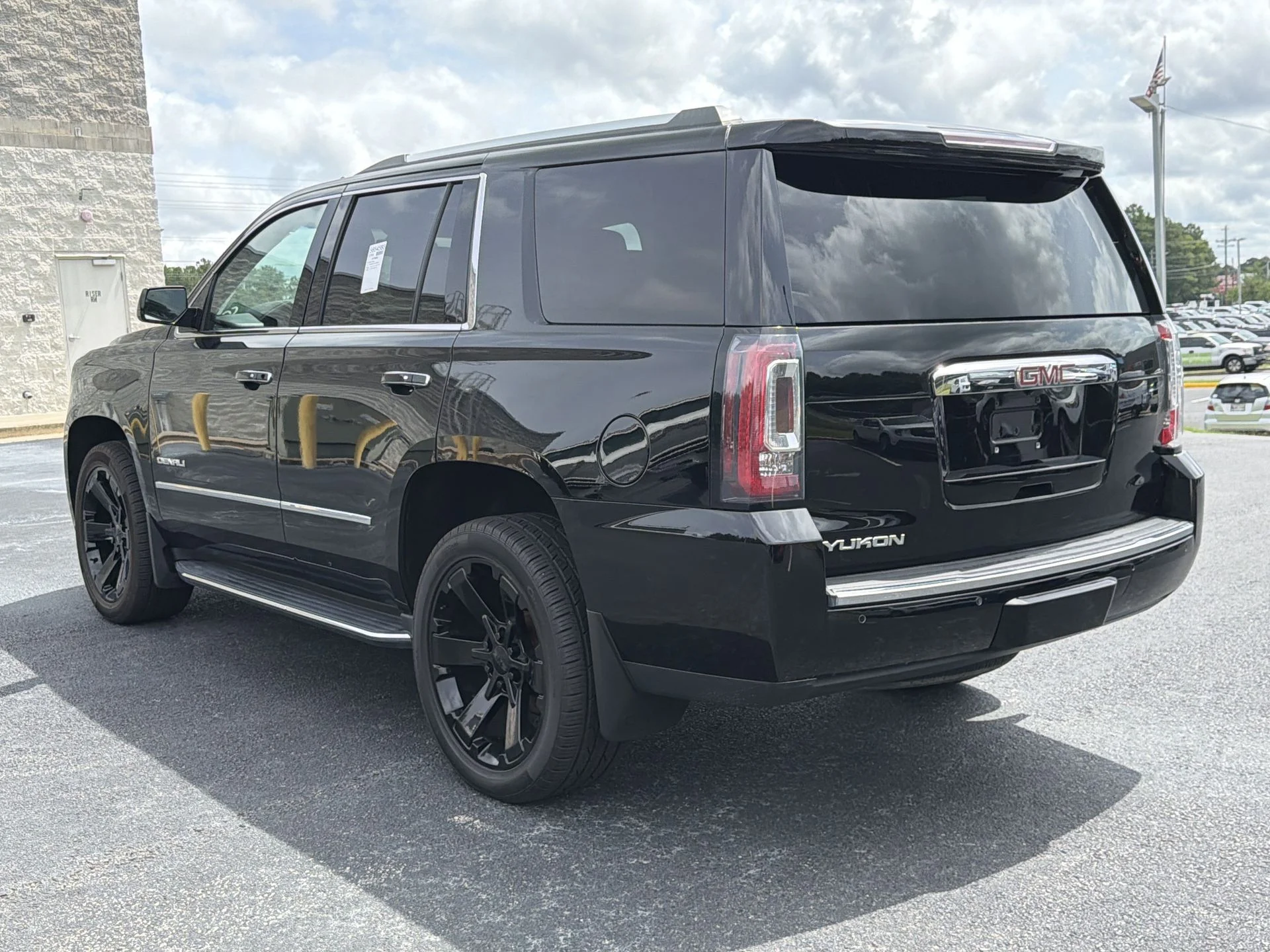 Used 2020 Onyx Black GMC Denali image 13