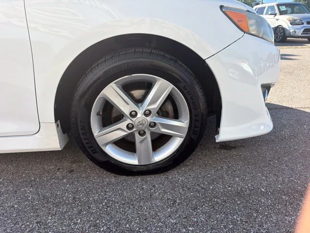 Used 2013 White Toyota SE image 31