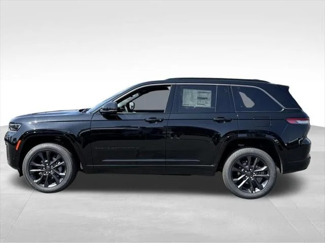 New 2026 Diamond Black Crystal Pearl-Coat Exterior Paint Jeep Limited Reserve image 6
