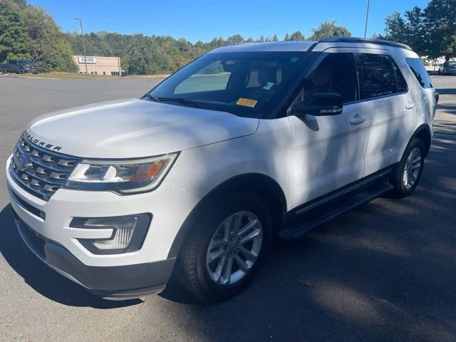 Used 2017 White Ford XLT image 1