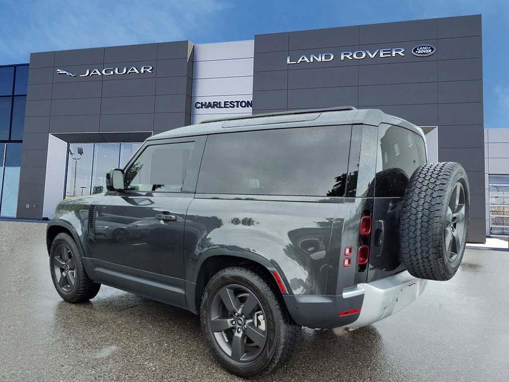 Certified Used 2023 Carpathian Grey Premium Metallic Land Rover SE image 3