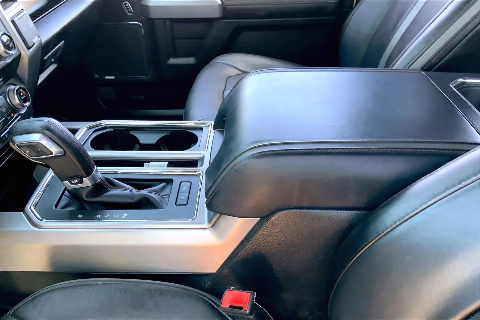 Used 2018 White Platinum Metallic Tri-Coat Ford Platinum image 14
