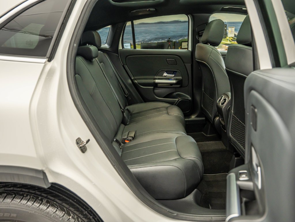 Used 2026 Polar White Mercedes-Benz GLA 250 image 46