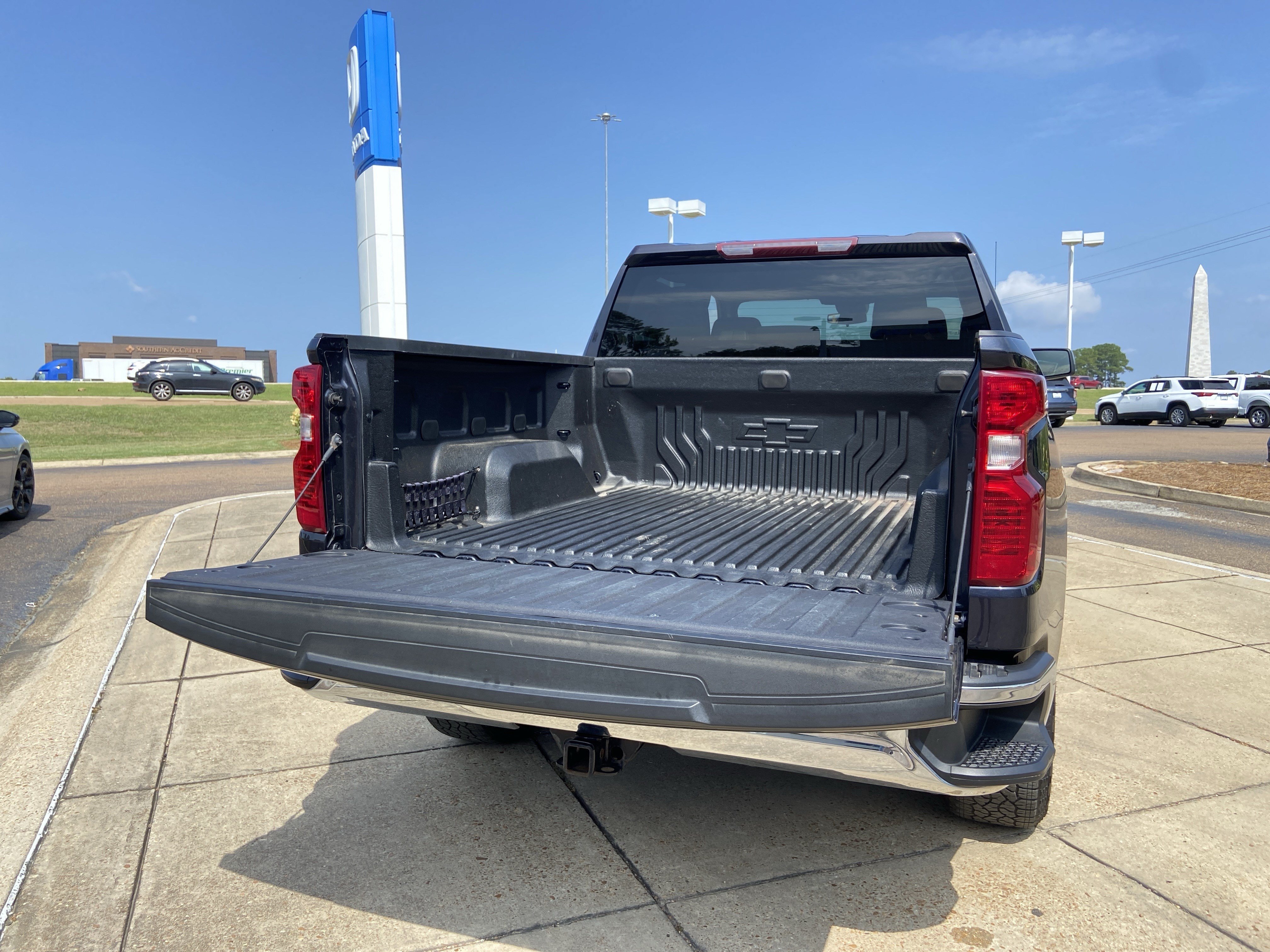 Used 2023 Dark Ash Metallic Chevrolet LT image 27