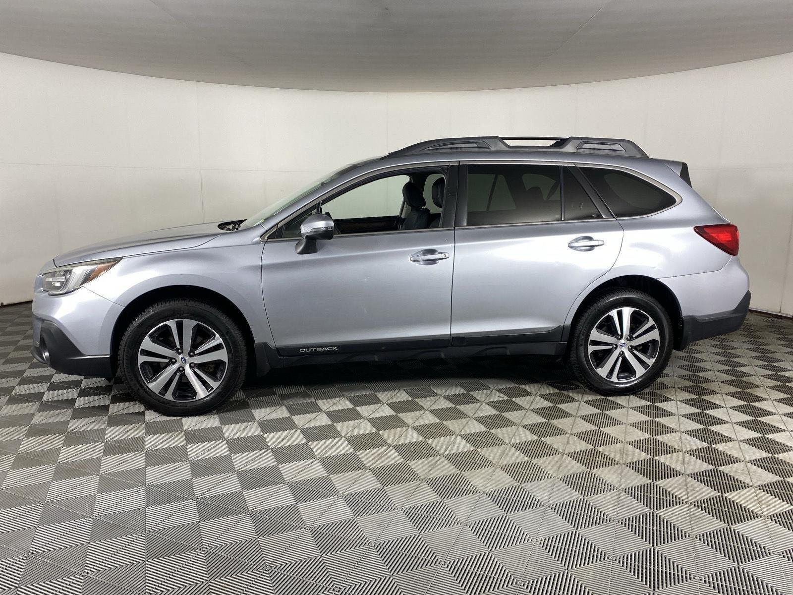 Used 2018 Ice Silver Metallic Subaru Limited image 7
